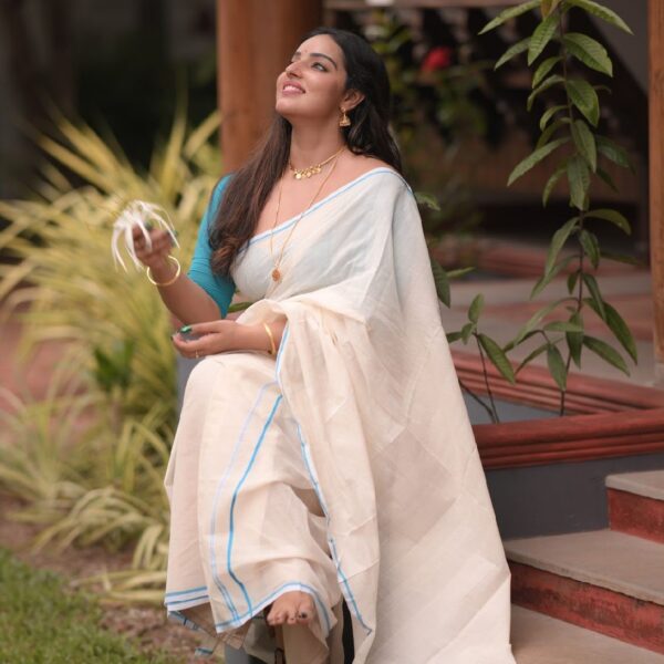 Malavika set mundu