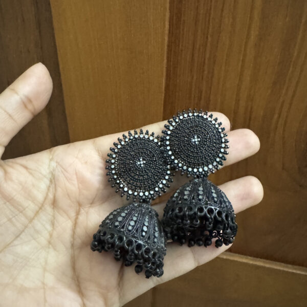 Kaala jhumka