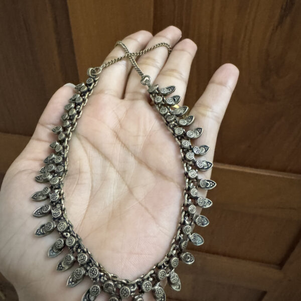 Simple metallic necklace